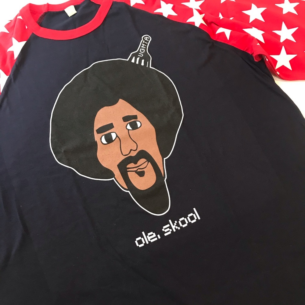 Navy blue men tshirt, quarter length redsleeve